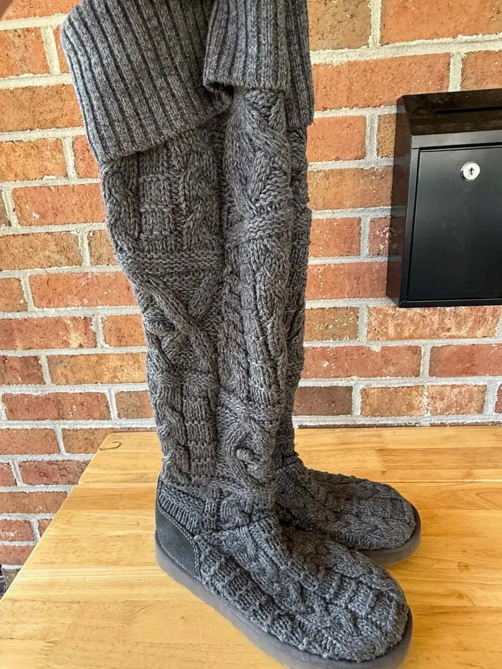 UGG S/N 3174 Gray Cable Knit Over The Knee Boots Size 8
